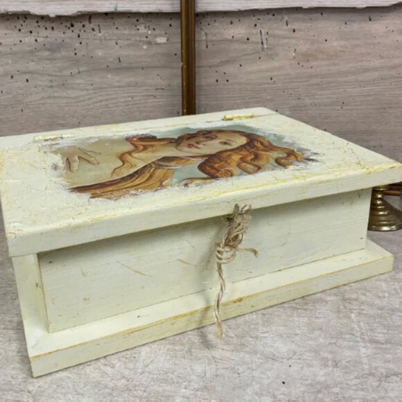 Small unique upcycled wood chest for jewelry and letters_ Home decoration - Picture 3 of 6